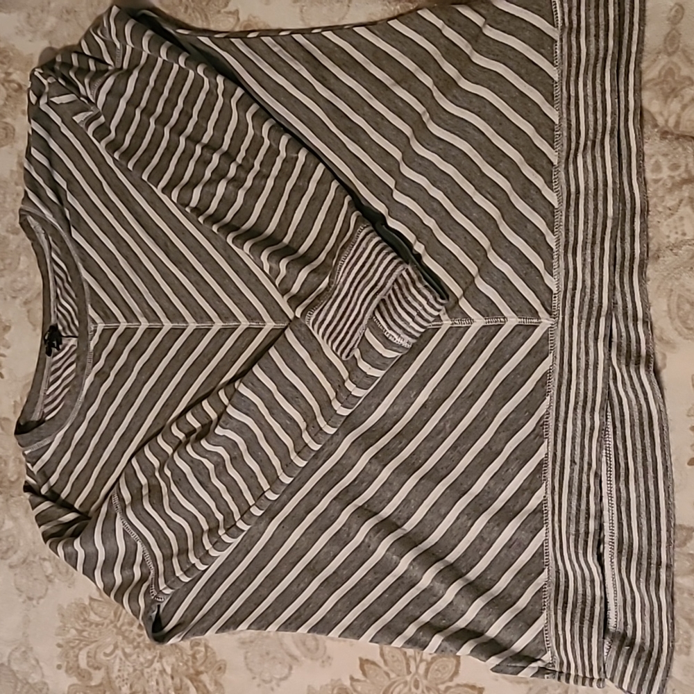 Cable & Gauge drop sleeve hi lo sweatshirt